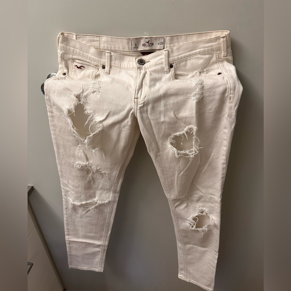 Brand: Ambercrombie + Fitch
Size: 29 or 9
Length: 32-33
Condition: EUC